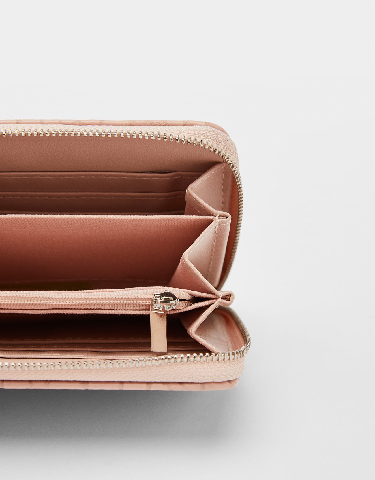 Square purse with detailing