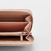 Square purse with detailing