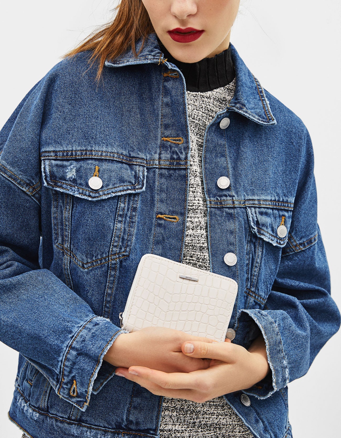 Square purse with detailing