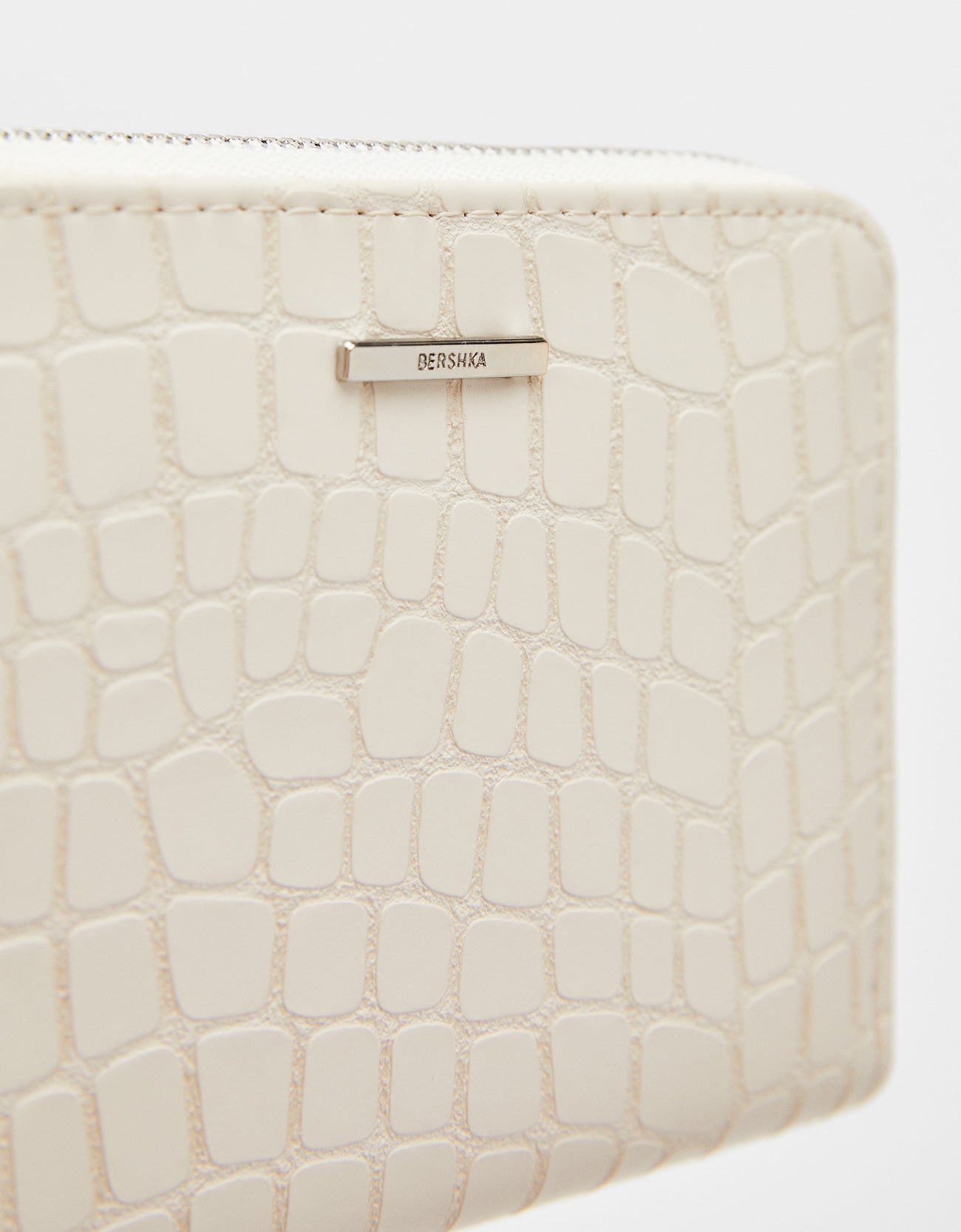 Square purse with detailing