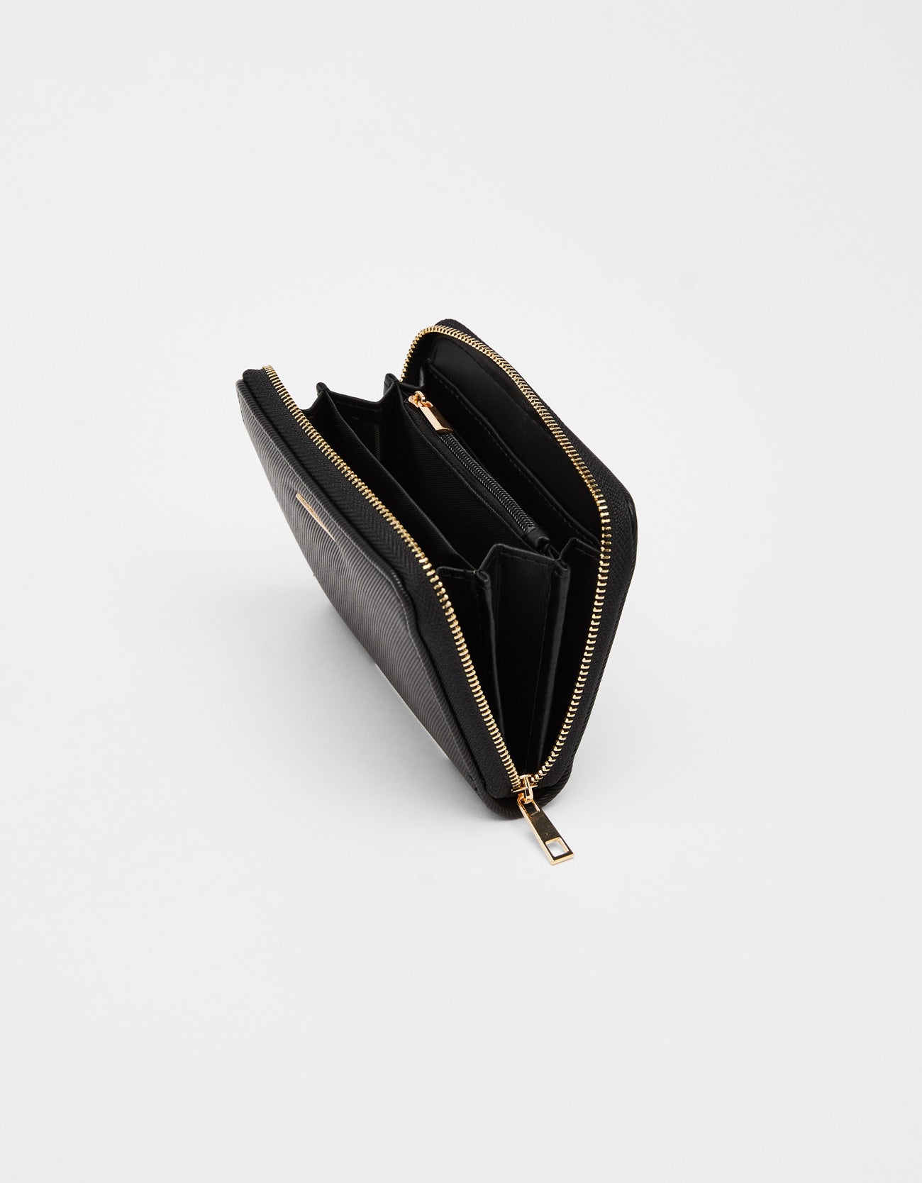 Square purse with detailing