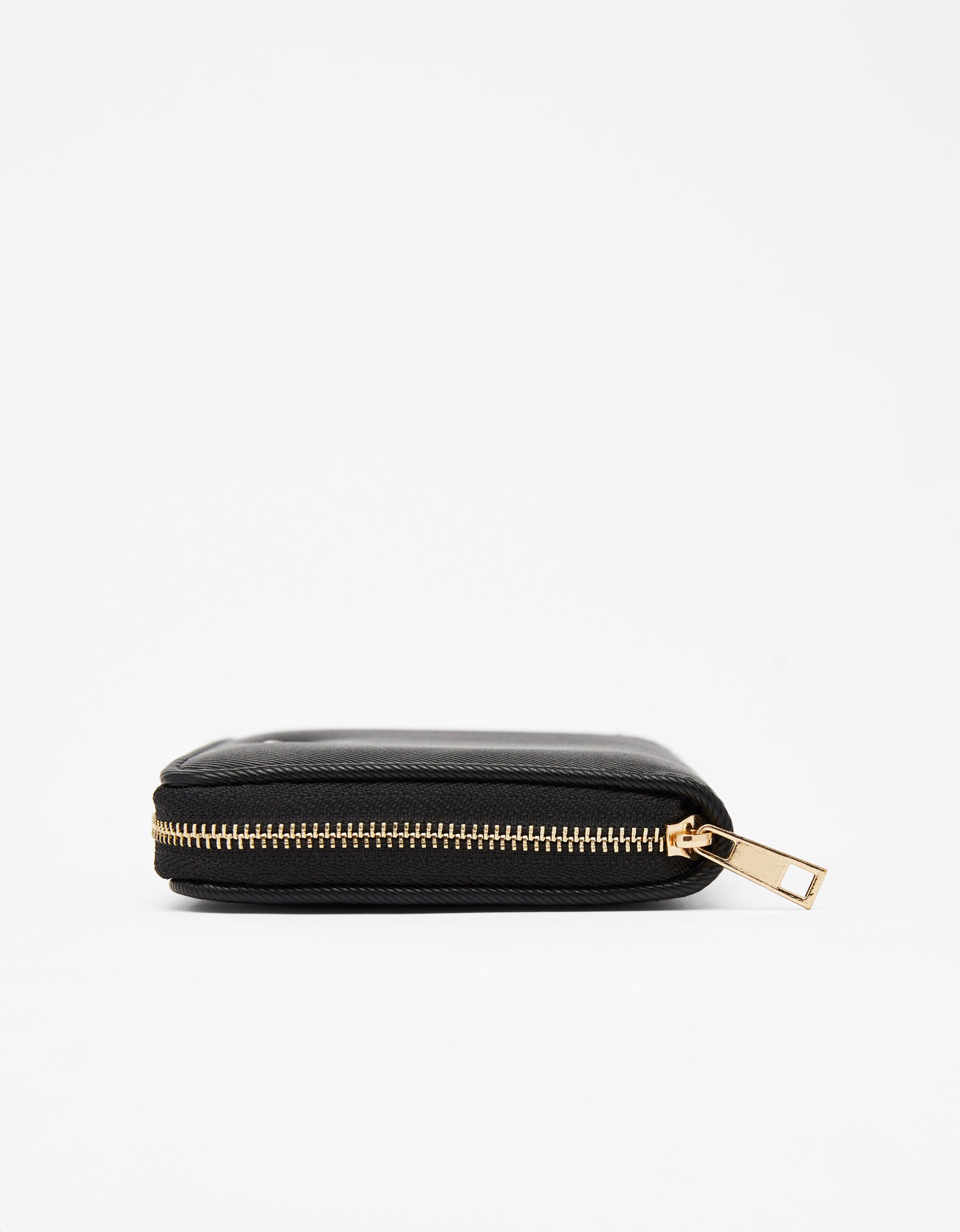 Square purse with detailing