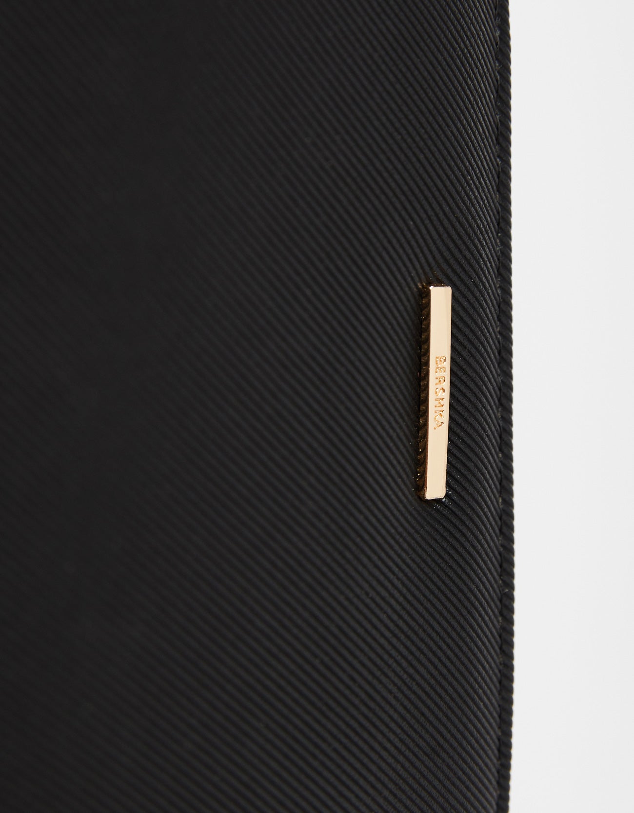Square purse with detailing