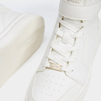 Men’s basketball high-top trainers