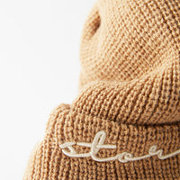 Knit beanie with slogan